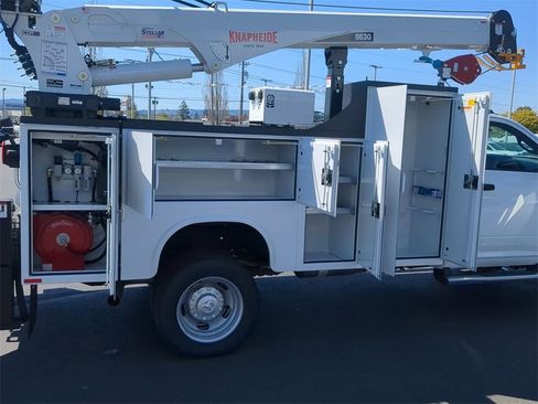 New 2024 RAM 5500 Tradesman image 15