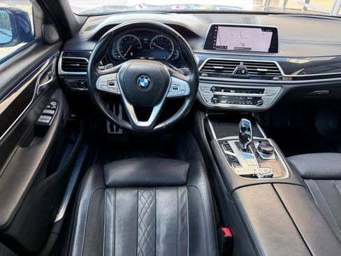 Used 2018 BMW 750i RWD image 11