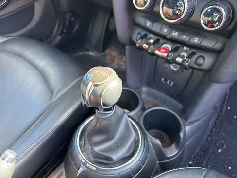 Used 2015 MINI Cooper 4-Door Hardtop image 7