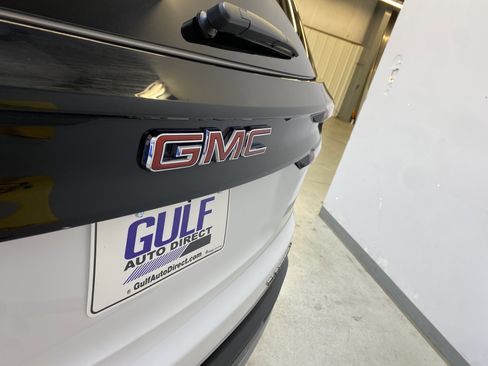 Used 2025 GMC Acadia Elevation image 17