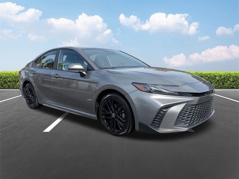 Certified 2025 Toyota Camry SE image 2