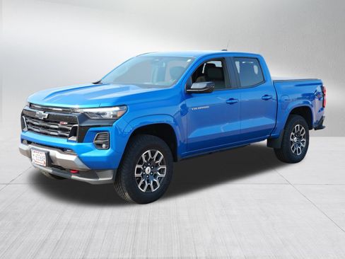 Used 2023 Chevrolet Colorado Z71 w/ Z71 Convenience Package 2 AWD/4WD image 3