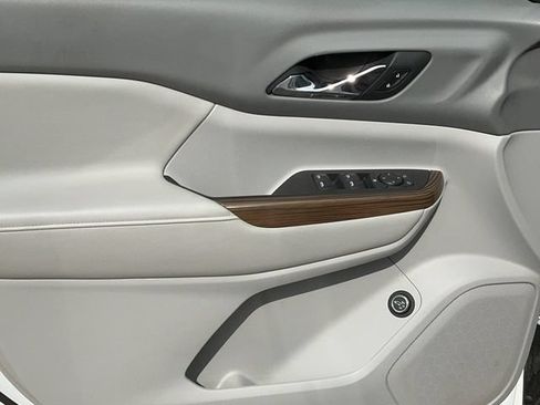 Used 2018 GMC Acadia SLE FWD image 10