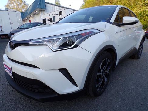 Used 2018 Toyota C-HR XLE FWD image 3