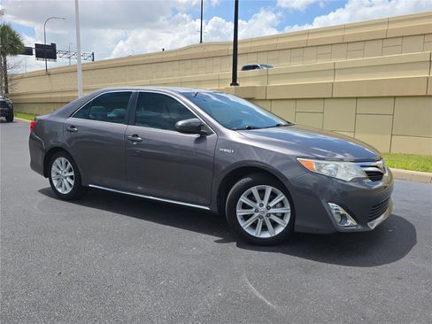 Used 2014 Toyota Camry XLE image 26