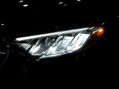 Certified 2023 Mercedes-Benz GLC 300 image 8