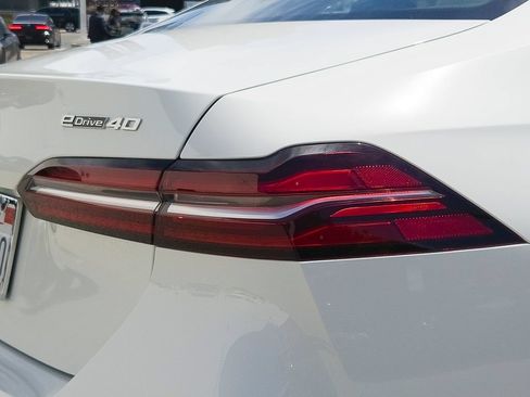 Used 2026 BMW i5 eDrive40 w/ Premium Package RWD image 5