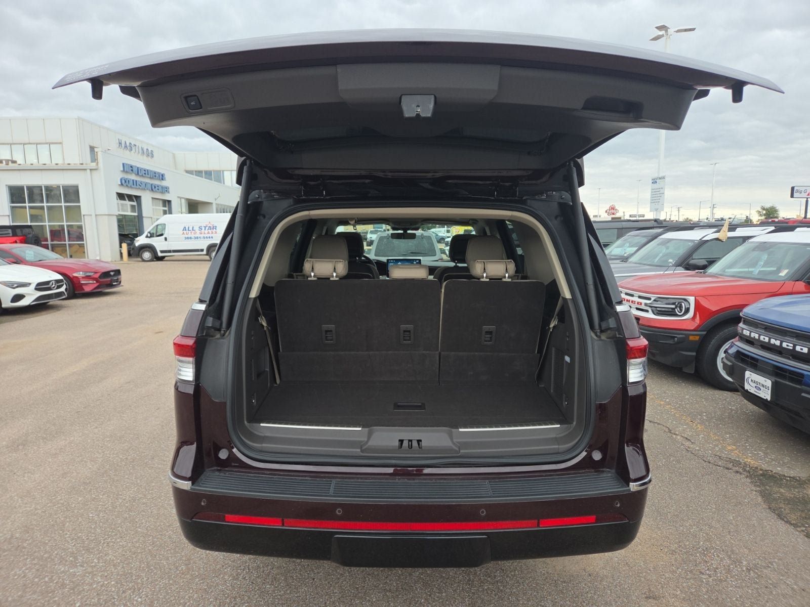 Used 2023 Lincoln Navigator 4WD image 5