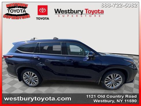 Certified 2024 Toyota Highlander Platinum AWD/4WD image 11