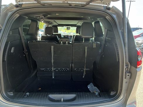 Used 2025 Chrysler Pacifica Limited FWD image 13