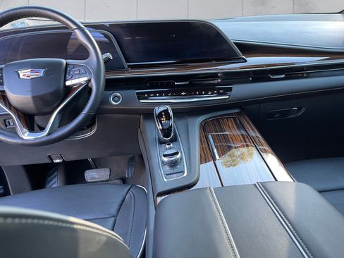 Used 2023 Cadillac Escalade Premium Luxury image 11