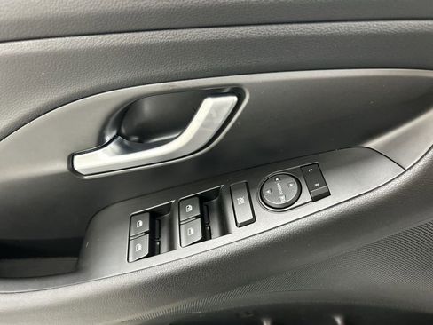 Used 2018 Hyundai Elantra GT Sport FWD image 11