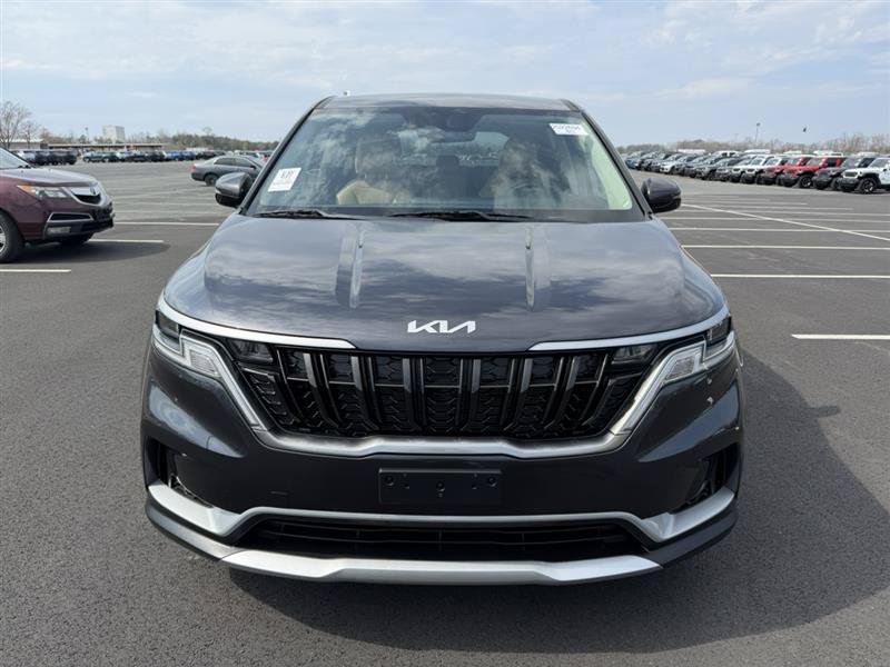 Used 2024 Kia Carnival LX FWD image 2