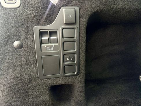 Used 2022 Land Rover Discovery S R-Dynamic AWD/4WD image 24