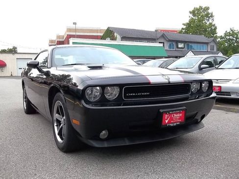 Used 2010 Dodge Challenger SE RWD image 5