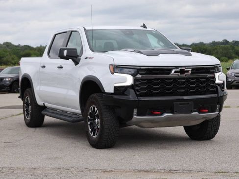 Used 2024 Chevrolet Silverado 1500 ZR2 w/ Technology Package AWD/4WD image 4
