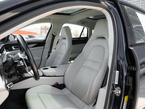 Used 2020 Porsche Panamera 4 image 24