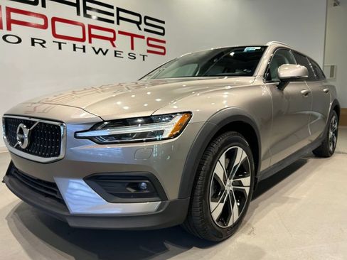 Used 2020 Volvo V60 T5 Cross Country w/ Protection Package Premier AWD/4WD image 2