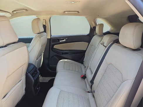 Used 2020 Ford Edge SE FWD image 10