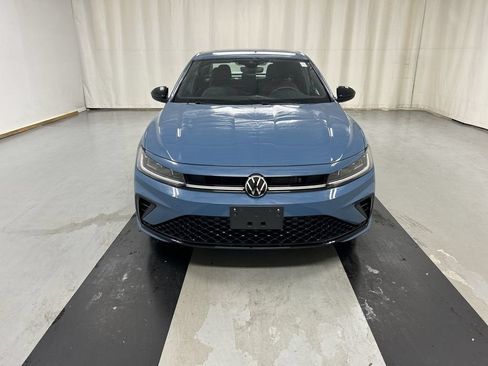 Used 2025 Volkswagen Jetta Sport FWD image 3