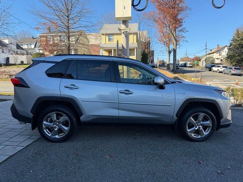 Used 2021 Toyota RAV4 Limited image 8
