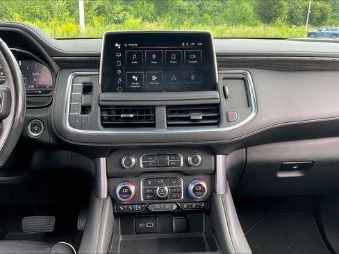Used 2022 GMC Yukon XL SLT w/ SLT Luxury Package AWD/4WD image 22