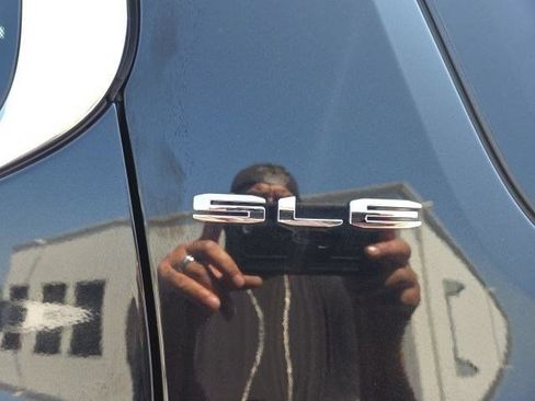 Used 2021 GMC Acadia SLE FWD image 50