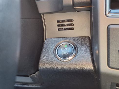 Used 2021 Ford Expedition XLT image 11