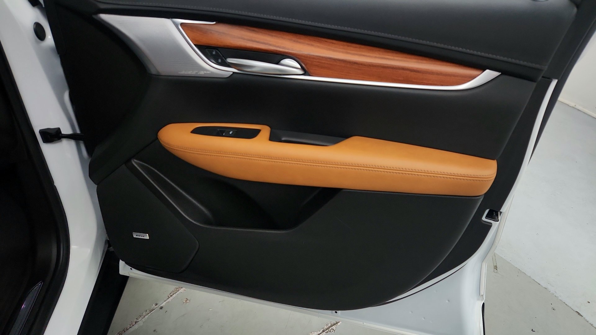 Used 2024 Cadillac XT5 Premium Luxury w/ LPO, Floor Liner Package FWD image 4