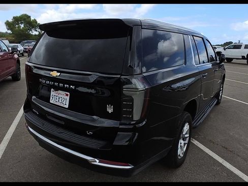 Used 2025 Chevrolet Suburban LT w/ Comfort Package RWD image 4