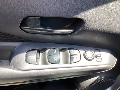 Used 2023 Nissan Kicks S FWD image 13