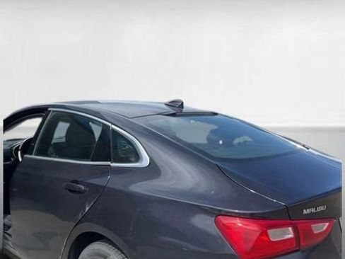 Used 2023 Chevrolet Malibu LT image 2