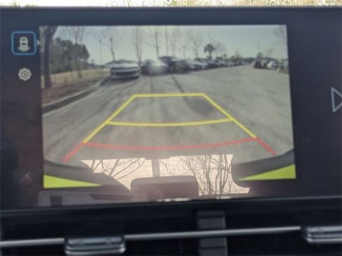 Certified 2025 Hyundai Kona SE image 19