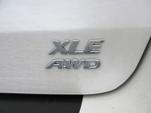 Used 2020 Toyota Sienna XLE Premium image 9