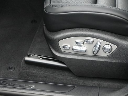 New 2026 Porsche Macan image 22