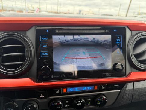 Used 2016 Toyota Tacoma TRD Off-Road w/ Premium & Technology Package AWD/4WD image 12