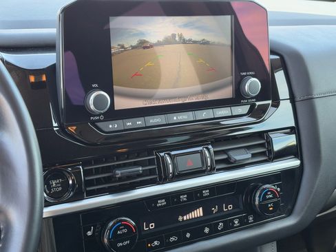 Used 2025 Nissan Pathfinder SV image 23