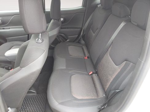 Used 2023 Jeep Renegade Latitude image 24