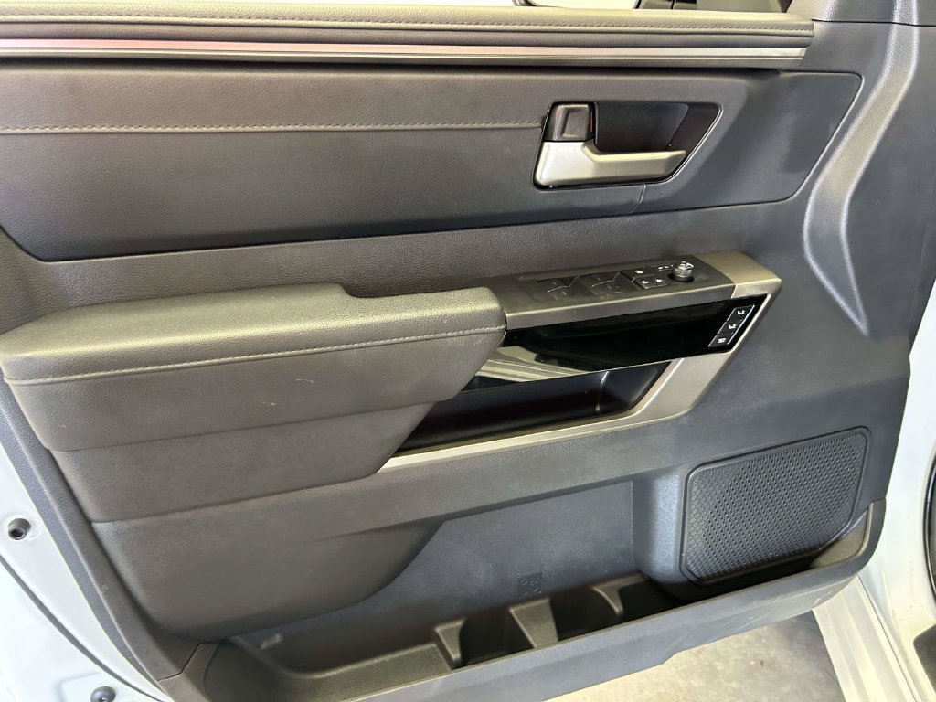 Used 2025 Toyota Tundra Limited AWD/4WD image 17