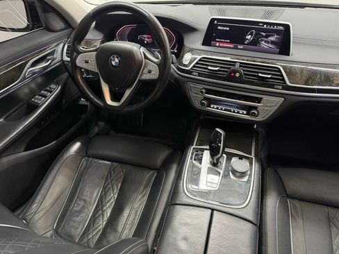 Used 2022 BMW 740i w/ Premium Package RWD image 8