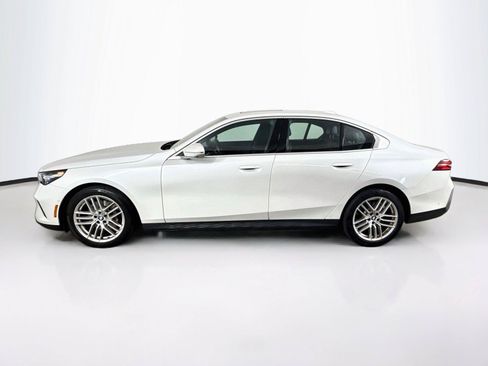 Used 2025 BMW 530i RWD image 2