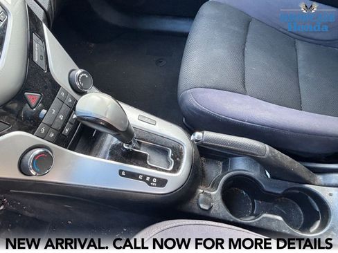 Used 2014 Chevrolet Cruze LT w/ Technology Package FWD image 10