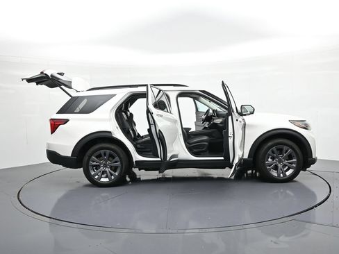 Used 2025 Ford Explorer Active w/ Active Comfort Package AWD/4WD image 24