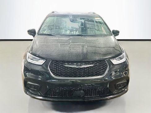 New 2026 Chrysler Pacifica Limited w/ S Appearance Package image 4