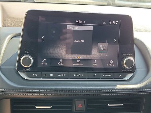 Used 2023 Nissan Rogue SV image 8