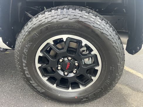 Used 2025 Toyota Tacoma TRD Off-Road AWD/4WD image 10