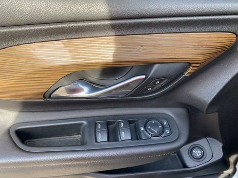 Used 2021 GMC Terrain SLE w/ Driver Convenience Package image 17