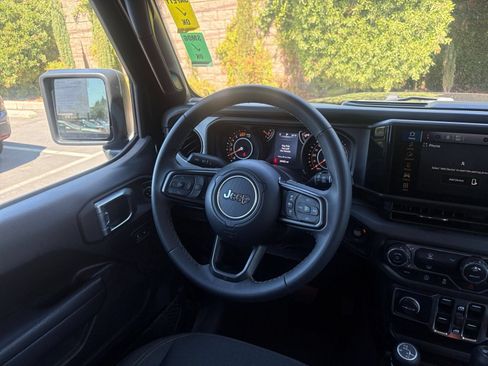 Used 2025 Jeep Wrangler Unlimited Sport AWD/4WD image 28