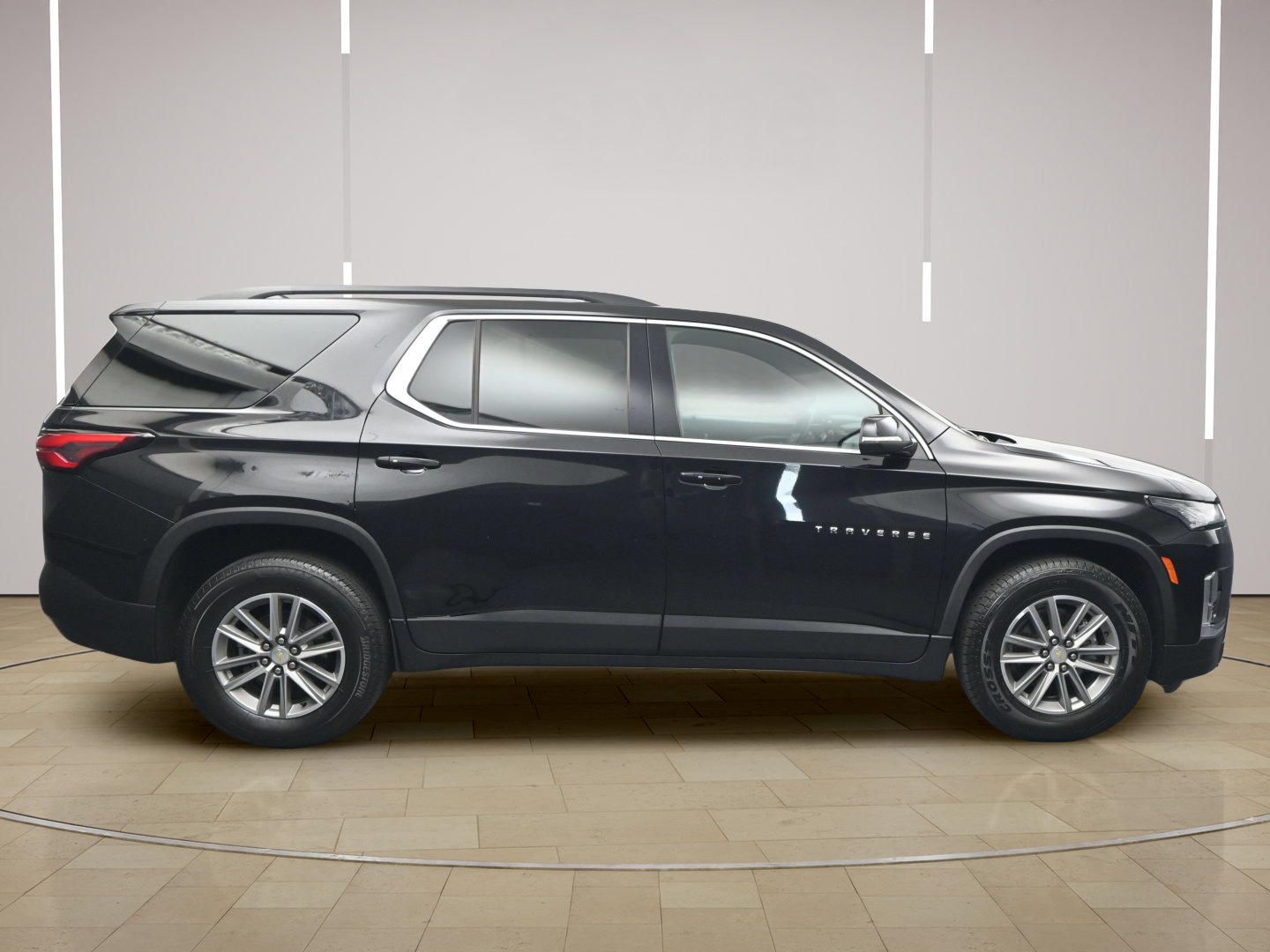 Used 2023 Chevrolet Traverse LT FWD image 8