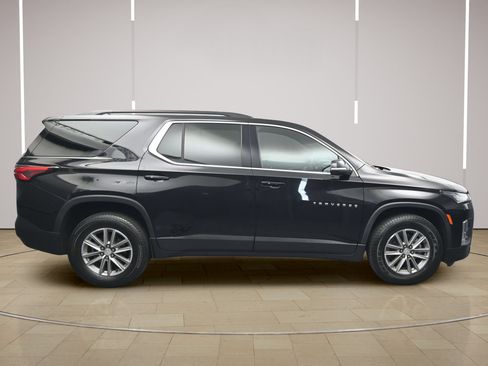 Used 2023 Chevrolet Traverse LT FWD image 8